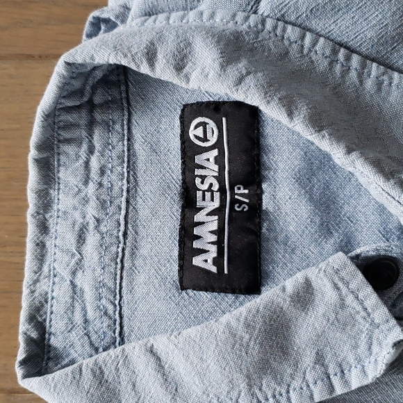 Amnesia short sleeve button up blue shirt - Picture 2 of 2